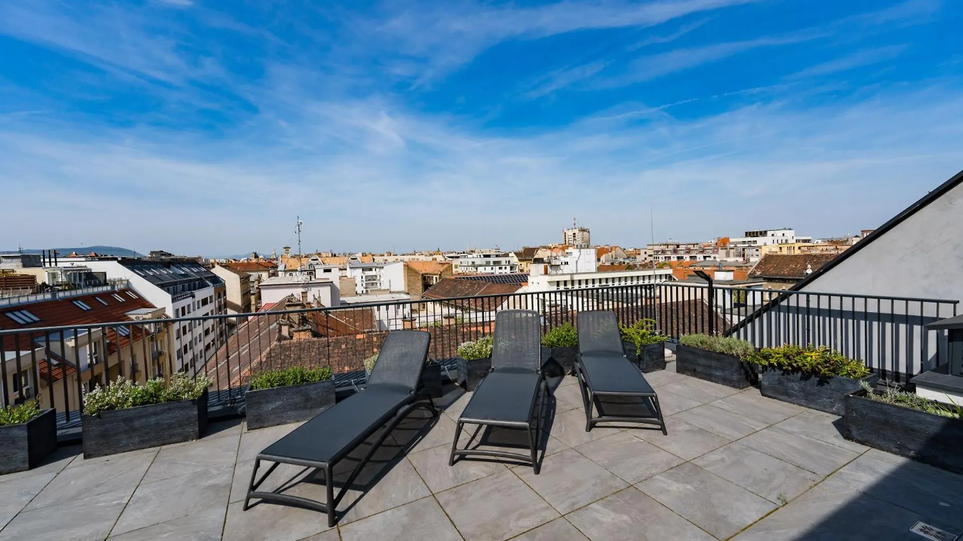 Brand New Modern Apartment-2 Rooms-Balcony-Garage Budapest Appartement