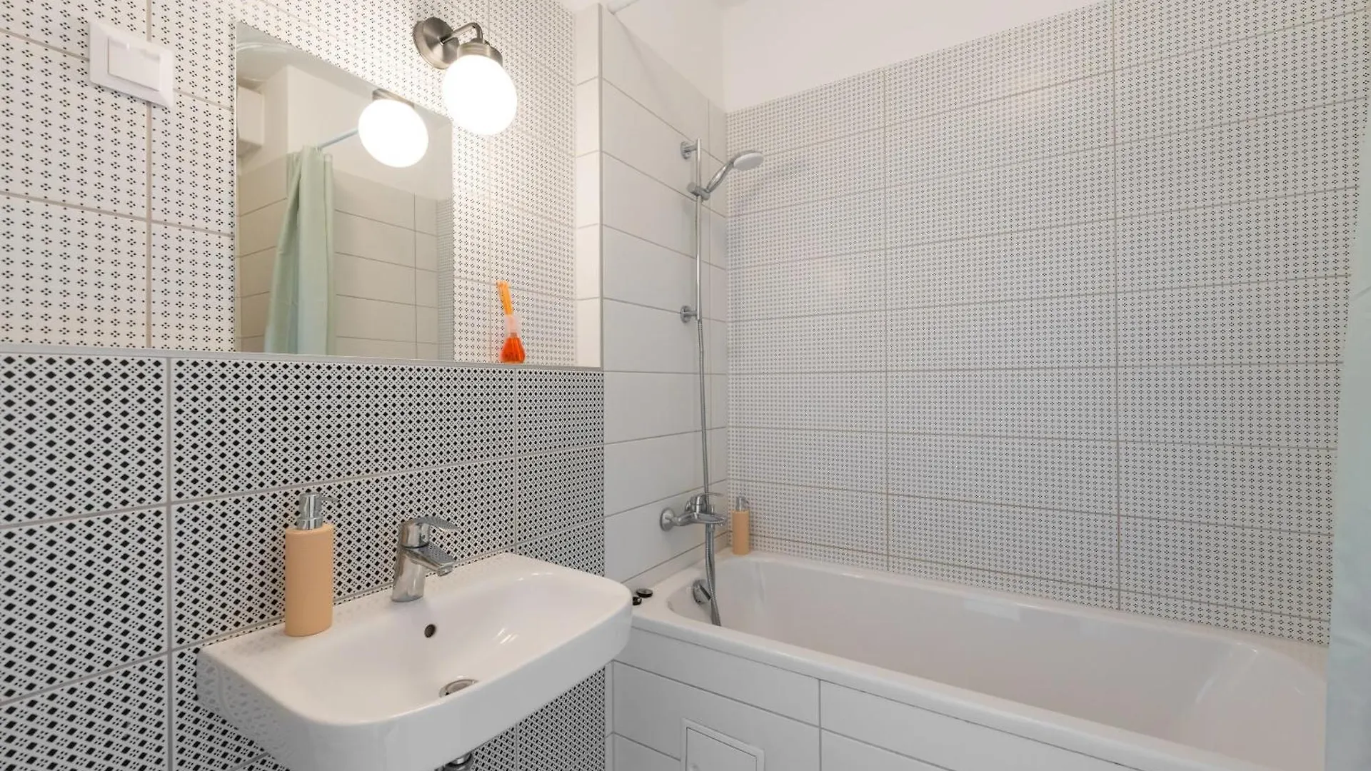 Brand New Modern Apartment-2 Rooms-Balcony-Garage Budapest